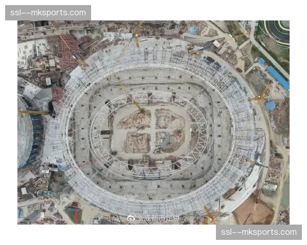 成都凤凰山专业足球场二期工程竣工，新增五千坐席