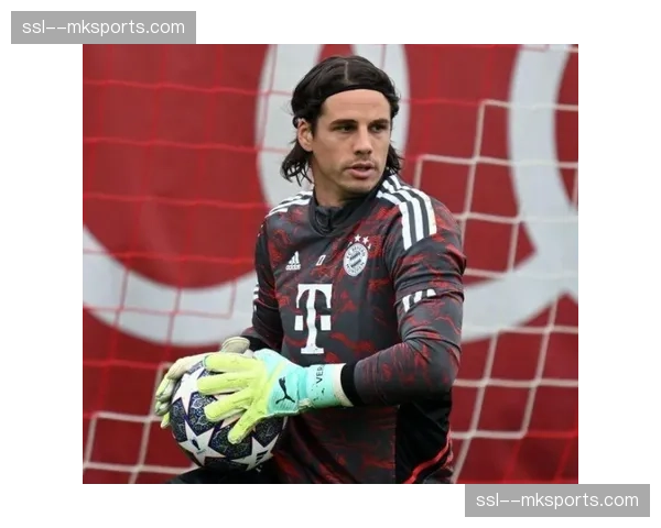 镜头记录：国米门将索默在一次由守转攻中，长达60码的精准手抛球发动